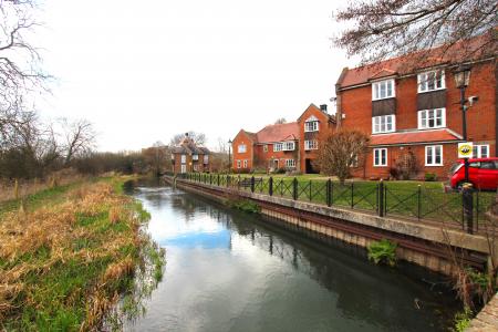 1 bedroom Maisonette for sale in Yew Lane, Reading, RG1