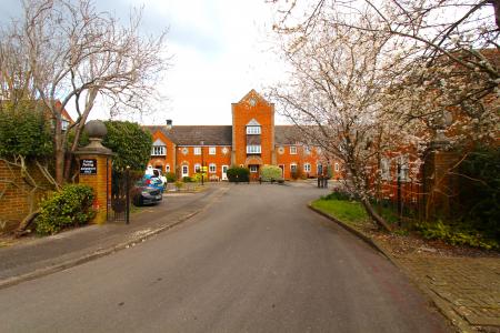 1 bedroom Maisonette for sale in Yew Lane, Reading, RG1