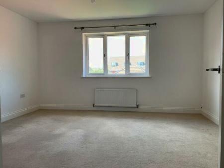 3 bedroom Semi-detached house to let in Hayes Drive, Reading, RG7