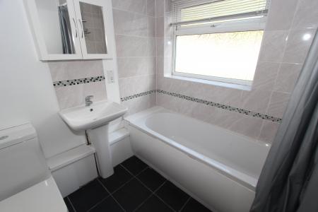 2 bedroom Flat to let in Luscombe Close, Caversham, Reading, RG4