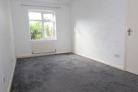 2 bedroom Flat to let in Luscombe Close, Caversham, Reading, RG4