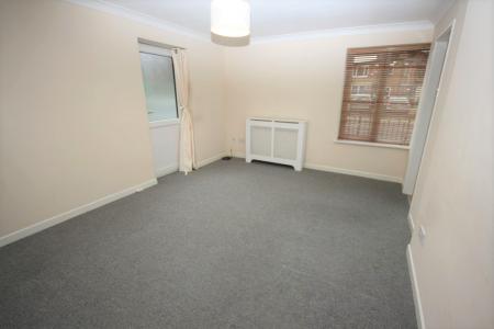 1 bedroom Flat to let in Regent Court, Reading, RG1