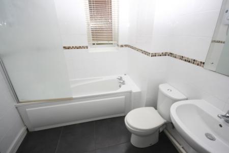 1 bedroom Flat to let in Regent Court, Reading, RG1