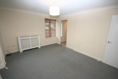 1 bedroom Flat to let in Regent Court, Reading, RG1