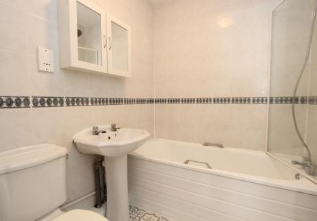 2 bedroom Flat to let in Westcote Road, 15, Reading, Reading, RG30