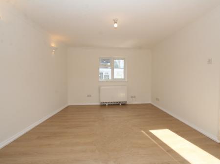 2 bedroom Flat to let in Upper Crown Street, Reading, RG1