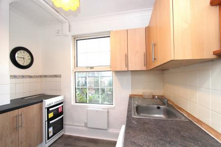 1 bedroom Studio flat to let in Zinzan Street, Reading, RG1