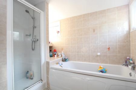 3 bedroom Terraced House to let in Elm Park Road, Reading, RG30