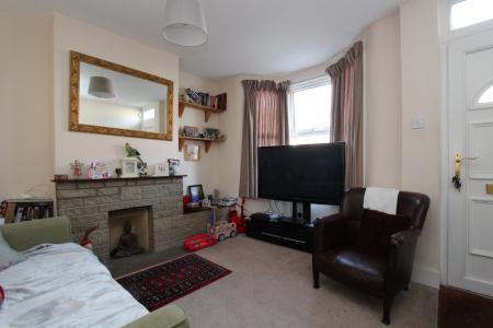 3 bedroom Terraced House to let in Elm Park Road, Reading, RG30