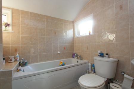 3 bedroom Terraced House to let in Elm Park Road, Reading, RG30