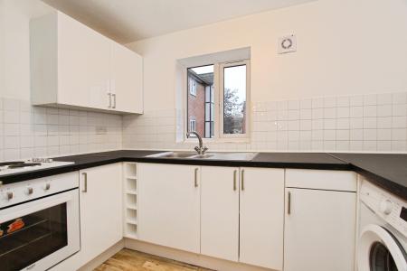2 bedroom Flat to let in Rembrandt Way, Reading, Reading, RG1