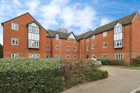 2 bedroom Flat to let in Rembrandt Way, Reading, Reading, RG1