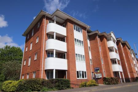 2 bedroom Flat to let in Queens Road, Reading, RG1