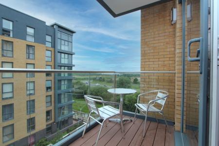 2 bedroom Flat to let in Drake Way, Kennet Island, Reading, RG2