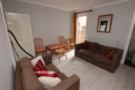 4 bedroom Terraced House to let in Cardigan Gardens, Reading, RG1