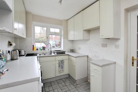 4 bedroom Semi-detached house to let in Bathurst Road, Winnersh, RG41