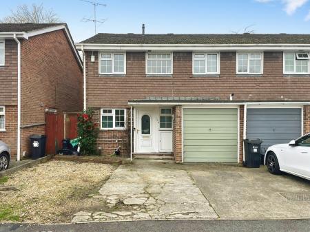4 bedroom Semi-detached house to let in Bathurst Road, Winnersh, RG41