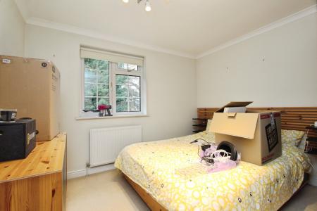 4 bedroom Semi-detached house to let in Bathurst Road, Winnersh, RG41