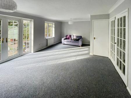 4 bedroom Semi-detached house to let in Bathurst Road, Winnersh, RG41