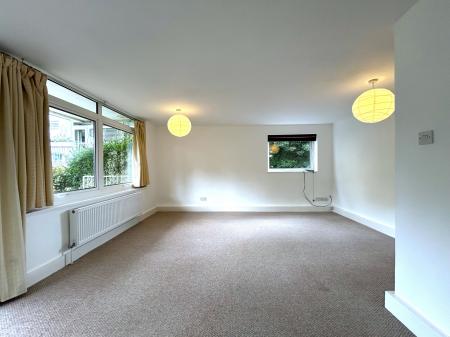 2 bedroom Flat for sale in Shady Bower