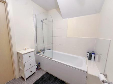 1 bedroom Flat for sale in Boscombe Road, Amesbury, SP4