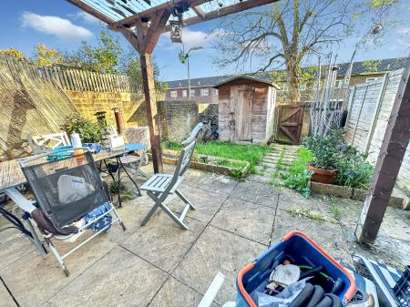 4 bedroom End of terrace house for sale in Camelot Close, Andover, SP10