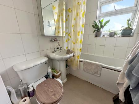 4 bedroom End of terrace house for sale in Camelot Close, Andover, SP10