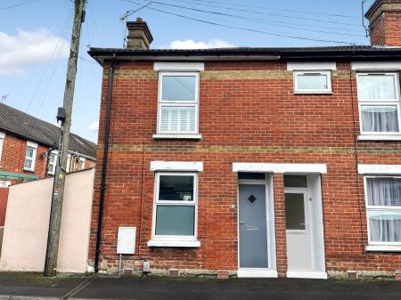 3 bedroom End of terrace house for sale in George Street, Salisbury, SP2