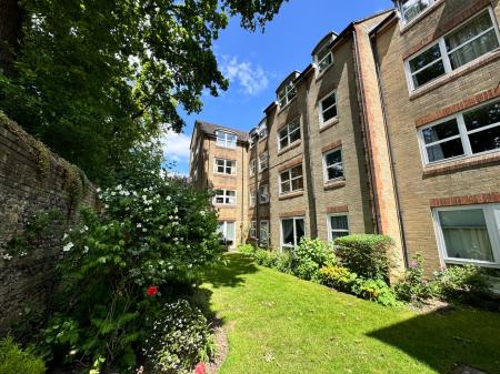 1 bedroom Retirement property for sale in Home Sarum House, Wilton, SP2