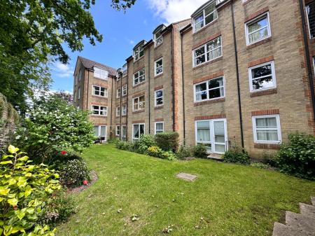 1 bedroom Retirement property for sale in Home Sarum House, Wilton, SP2