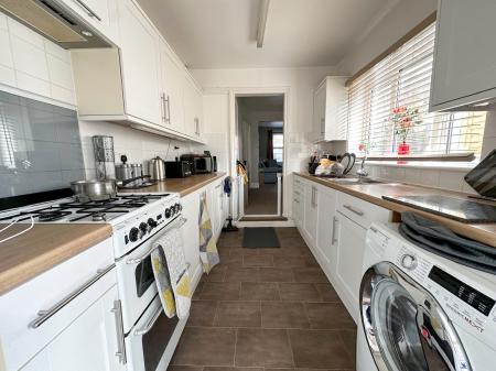 2 bedroom Terraced House for sale in Orchard Road, Salisbury, SP2