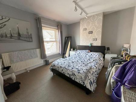 2 bedroom Terraced House for sale in Orchard Road, Salisbury, SP2