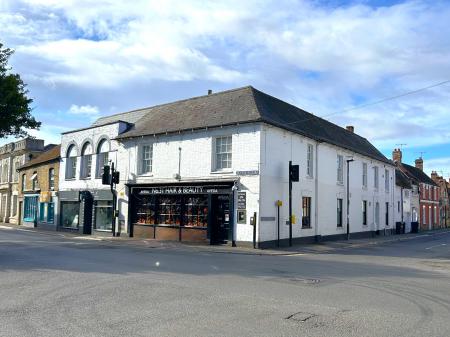 1 bedroom Flat for sale in South Street, Wilton, SP2