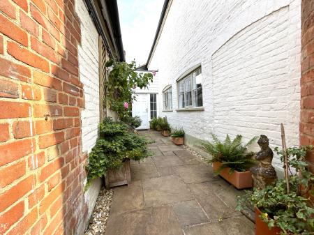 1 bedroom Flat for sale in South Street, Wilton, SP2