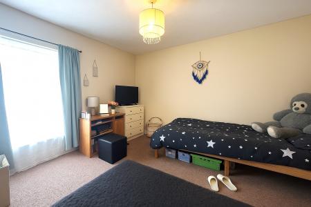 3 bedroom Flat for sale in Wilton Road, Salisbury, SP2