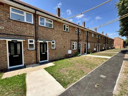 3 bedroom Terraced House to let in Choulston Close, Netheravon, SP4