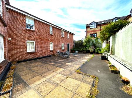 1 bedroom Flat to let in Fisherton Street, Salisbury, SP2