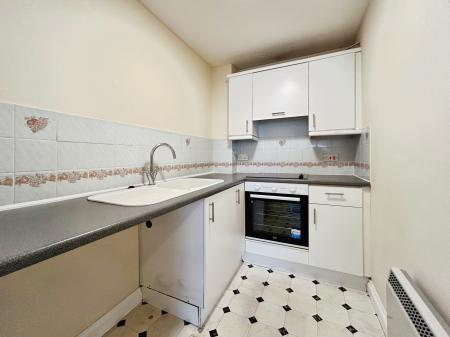2 bedroom Flat to let in Three Cuppes Lane, Salisbury, SP1
