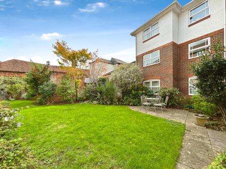 2 bedroom Flat to let in Three Cuppes Lane, Salisbury, SP1