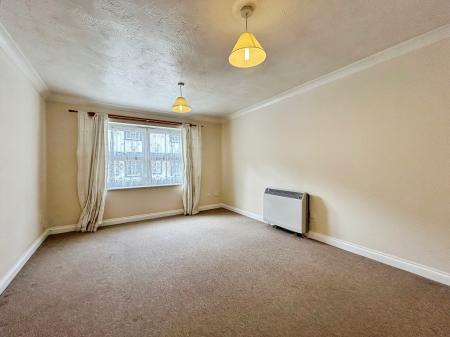 2 bedroom Flat to let in Three Cuppes Lane, Salisbury, SP1