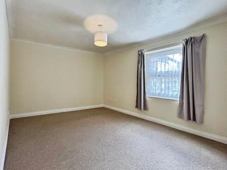 2 bedroom Flat to let in Three Cuppes Lane, Salisbury, SP1