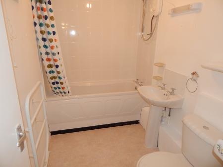 2 bedroom Flat to let in Avonmead Court, Amesbury, SP4