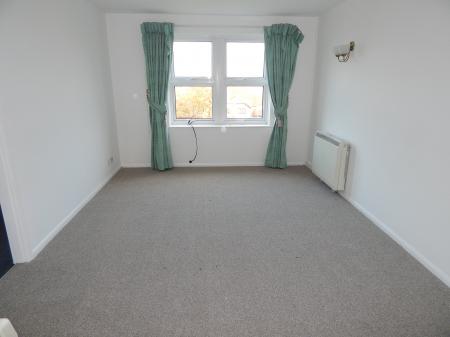 2 bedroom Flat to let in Avonmead Court, Amesbury, SP4