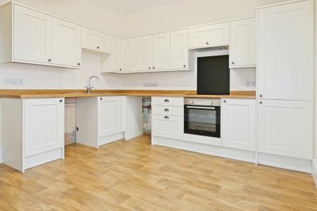 3 bedroom Maisonette to let in Marlborough Road, Salisbury, SP1