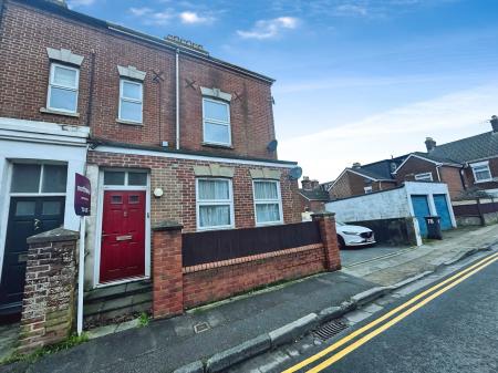 3 bedroom Maisonette to let in Marlborough Road, Salisbury, SP1