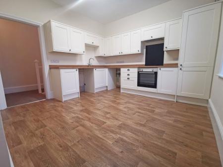 3 bedroom Maisonette to let in Marlborough Road, Salisbury, SP1
