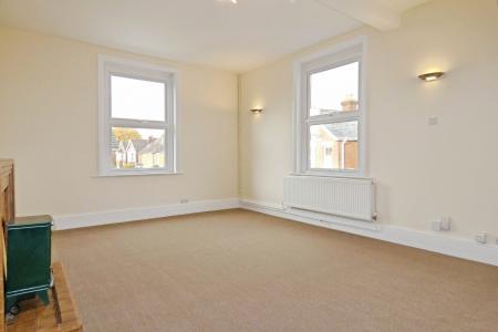 3 bedroom Maisonette to let in Marlborough Road, Salisbury, SP1