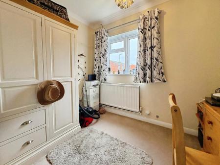 2 bedroom Semi-detached bungalow for sale in Flitcroft, Salisbury, SP4