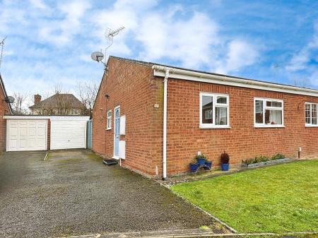 2 bedroom Semi-detached bungalow for sale in Flitcroft, Salisbury, SP4