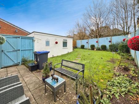 2 bedroom Semi-detached bungalow for sale in Flitcroft, Salisbury, SP4